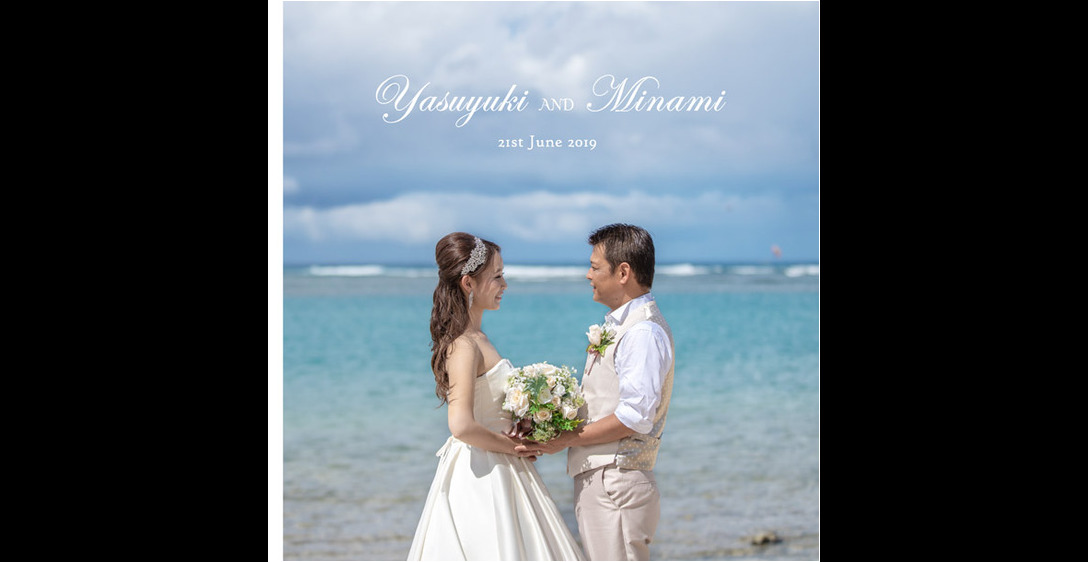 ハワイのモアナチャペルにて、挙式とロケーション撮影を収めたアルバムです。1頁目：結婚式アルバム