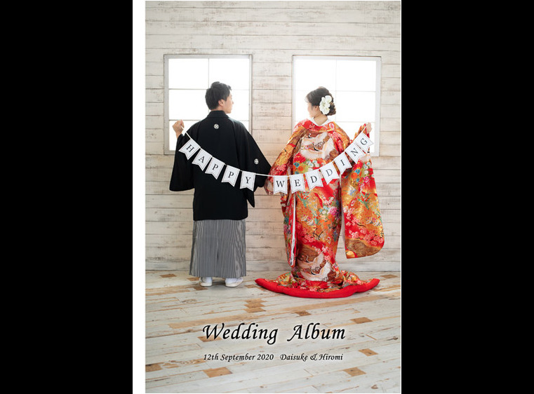 和装と洋装の前撮りを収めたアルバムです。1頁目：結婚式アルバム