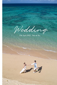 遠く水平線近くまで真っ青に透き通った海が美しい表紙のこちらは、沖縄でのフォトウェディングのアルバムです