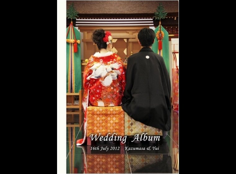 お二人の結婚式の舞台は北野アイビーテラス。1頁目：結婚式アルバム