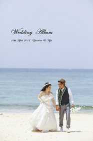 沖縄のラソールガーデンアリビラで挙式後、ビーチでの撮影をされました