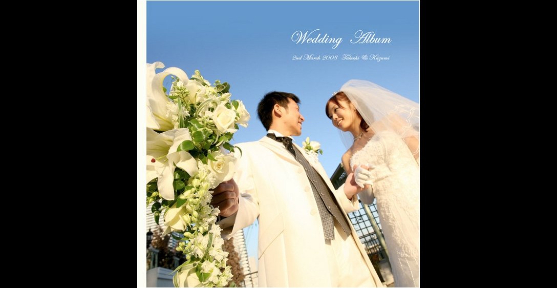 みなとみらいの海を望むウォーターフロントリゾート、横浜アートグレイス・ポートサイドヴィラが結婚式の舞台です。1頁目：結婚式アルバム