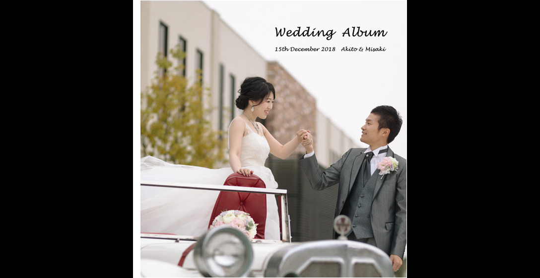 新郎に手を引かれる姿がロマンチックな表紙のこちらは、アールベルアンジェ 山口での挙式披露宴と前撮りをまとめたアルバムです。1頁目：結婚式アルバム