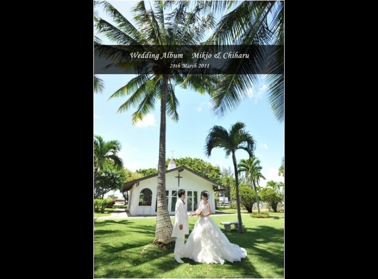 ハワイのブルーラグーンチャペルにて、お子様と三人での結婚式をまとめたアルバムです。1頁目：結婚式アルバム