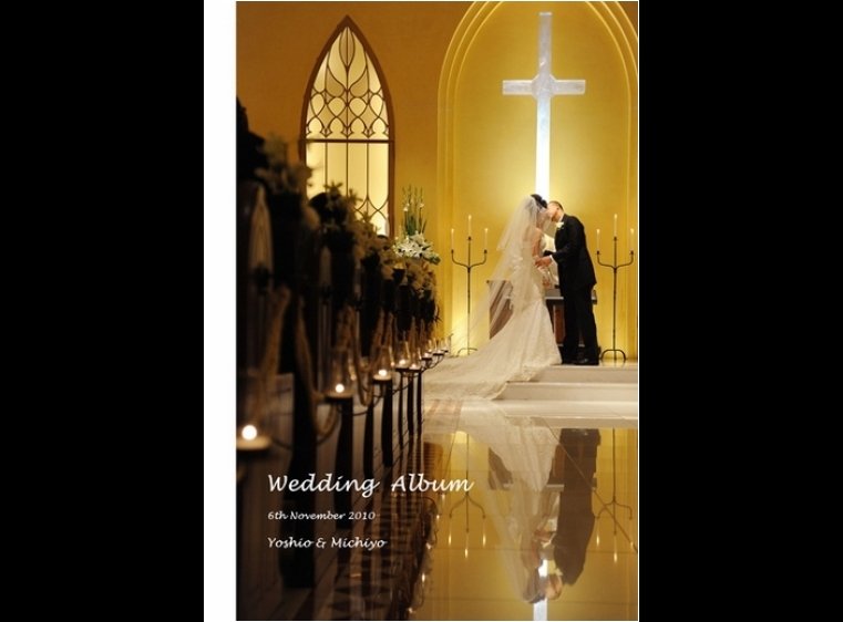 福岡市の赤坂ル・アンジェ教会での挙式披露宴、前撮りを収めたアルバムです。1頁目：結婚式アルバム