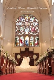 ウェディングドレスの後ろの大きなリボンが見所です。最後にロケーションフォトも含めたアルバムです。
