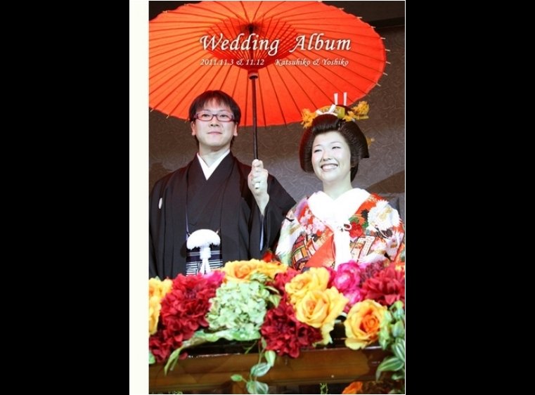 神社での挙式、アールベルアンジェ室蘭、仙台での二度の披露宴をまとめたアルバムです。1頁目：結婚式アルバム