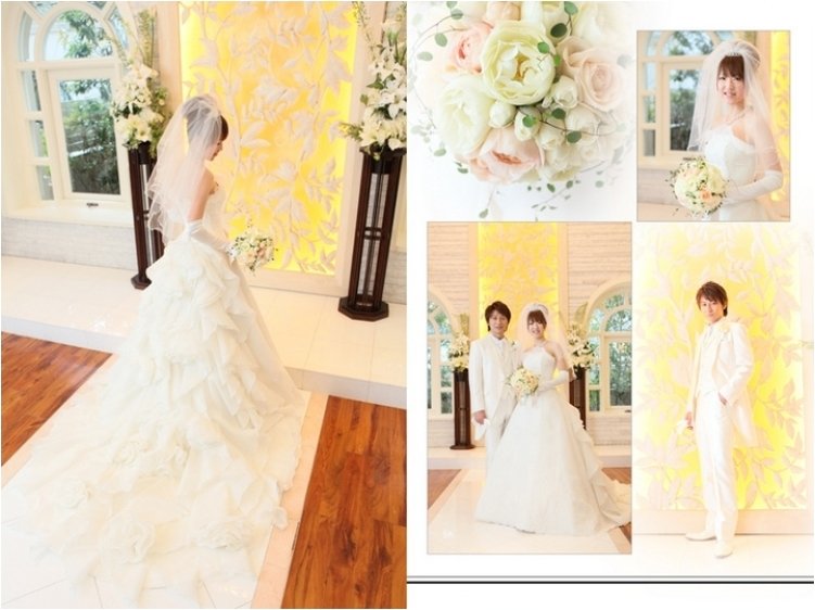 式場での記念撮影は新婦のロングトレーンのドレスが印象的なショットに。3頁目：結婚式アルバム