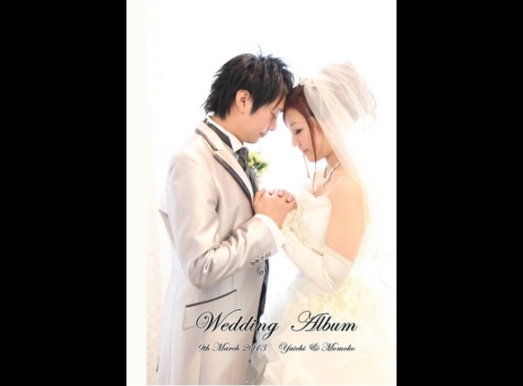 挙式、披露宴は横浜にあるニューヨーク・ニューヨークにて。1頁目：結婚式アルバム
