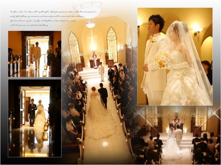 
挙式のシーンは新郎の元へお父様と大理石のバージンロードに歩を進める新婦の後ろ姿をチャペルの二階から俯瞰したドラマチックなお写真を背景にドーンと配置しました。3頁目：結婚式アルバム