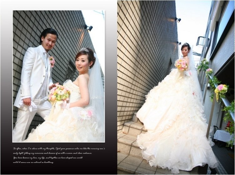 表紙にもなっている可愛らしいパステルカラーのブーケが新婦の華やかなウェデングドレスの純白を引き立たせます。3頁目：結婚式アルバム