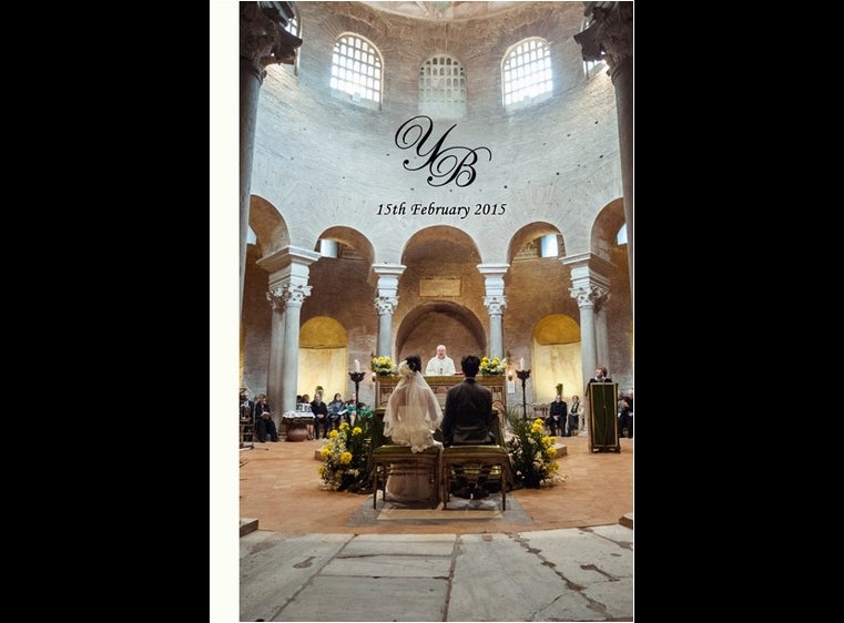 挙式はドーム型の石造りの教会で行われました。1頁目：結婚式アルバム