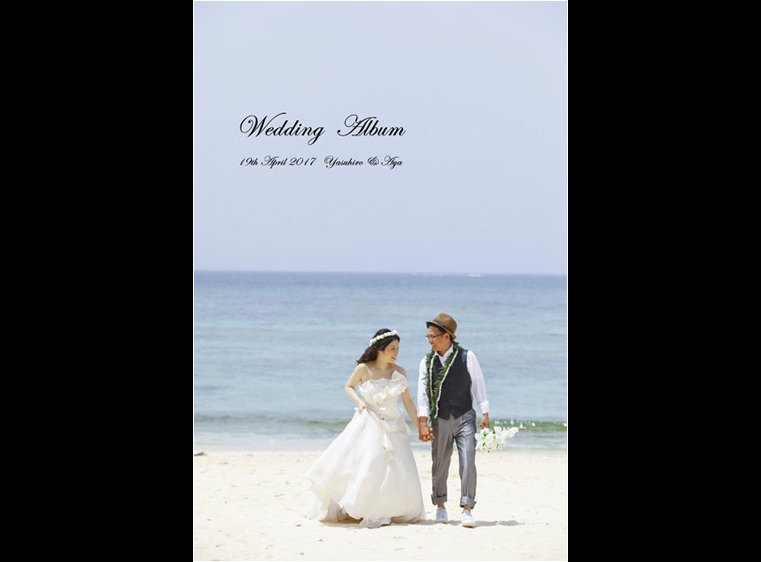 沖縄のラソールガーデンアリビラで挙式後、ビーチでの撮影をされました。1頁目：結婚式アルバム